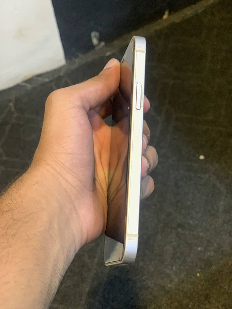 Apple iPhone 12 2