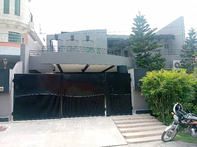 1 kanal upper portion 3 beds for rent
