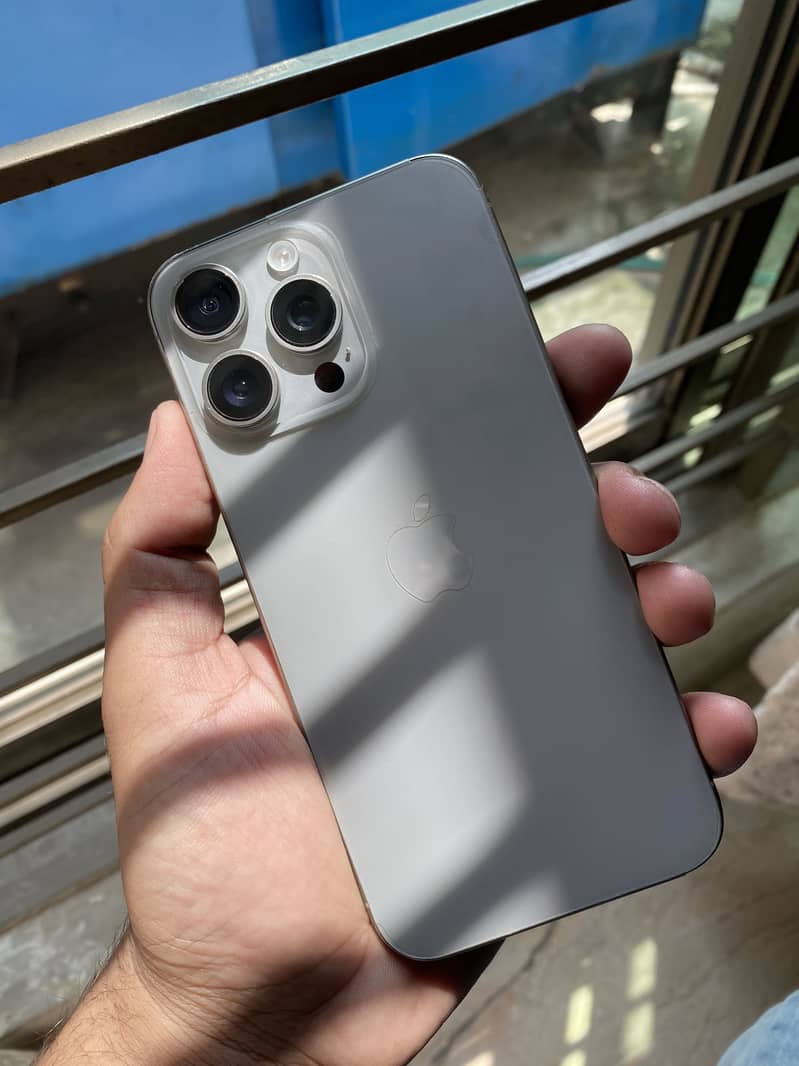 iPhone 15 Pro Max HK model 0