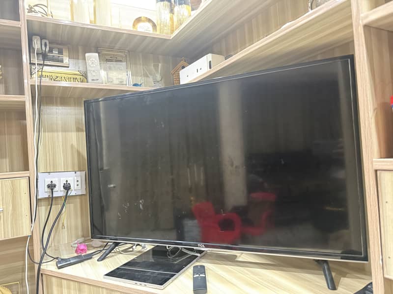 TCL 40 0