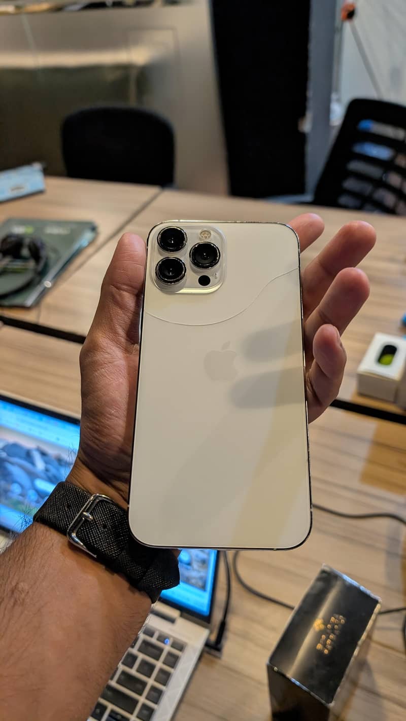 Apple iPhone 13 Pro Max 0
