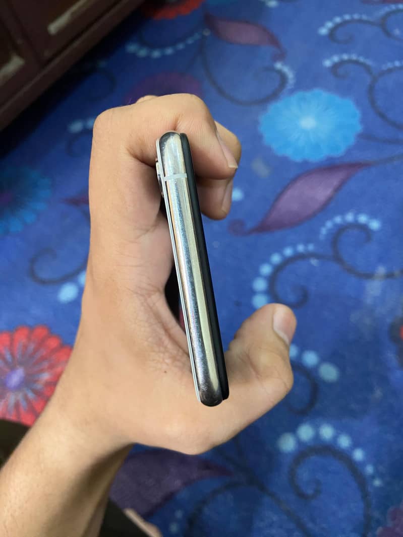Apple iPhone XS Max 4