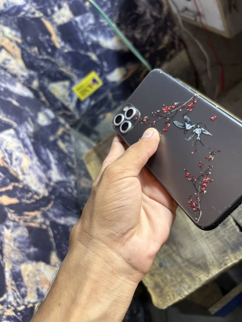 iPhone 11 Pro Max 1