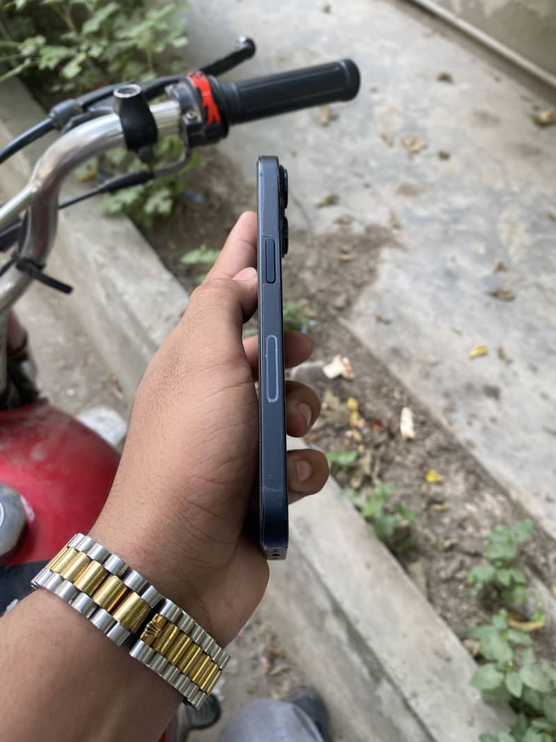 Apple iPhone 14 3