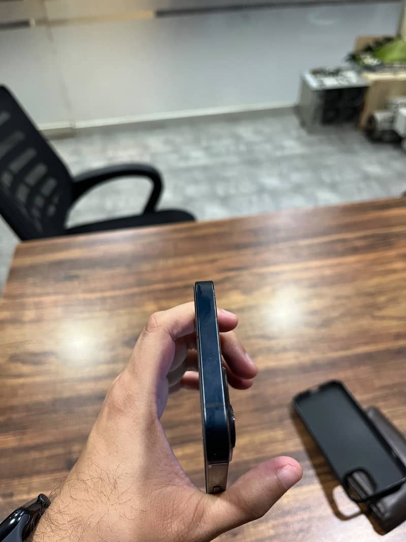 Apple iPhone 13 2