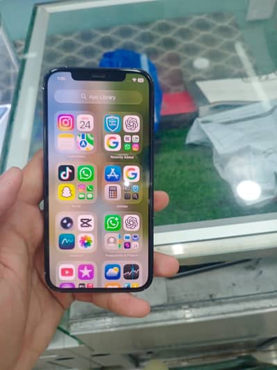 Apple iPhone 12