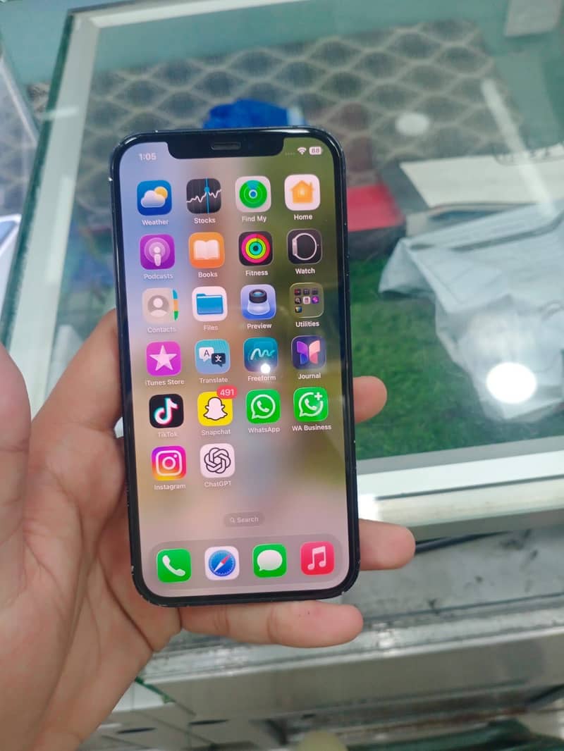 Apple iPhone 12 4
