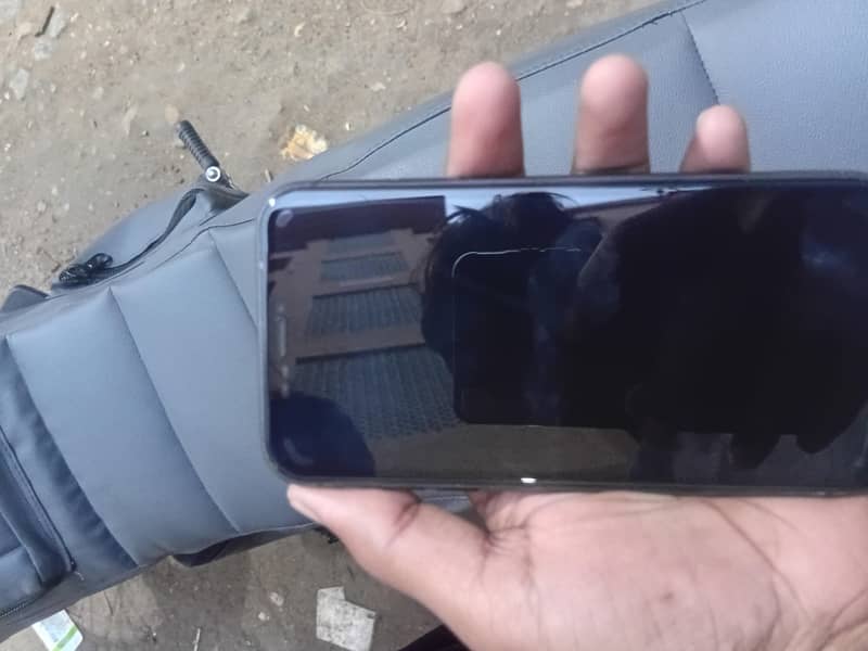 Apple iPhone 11 3