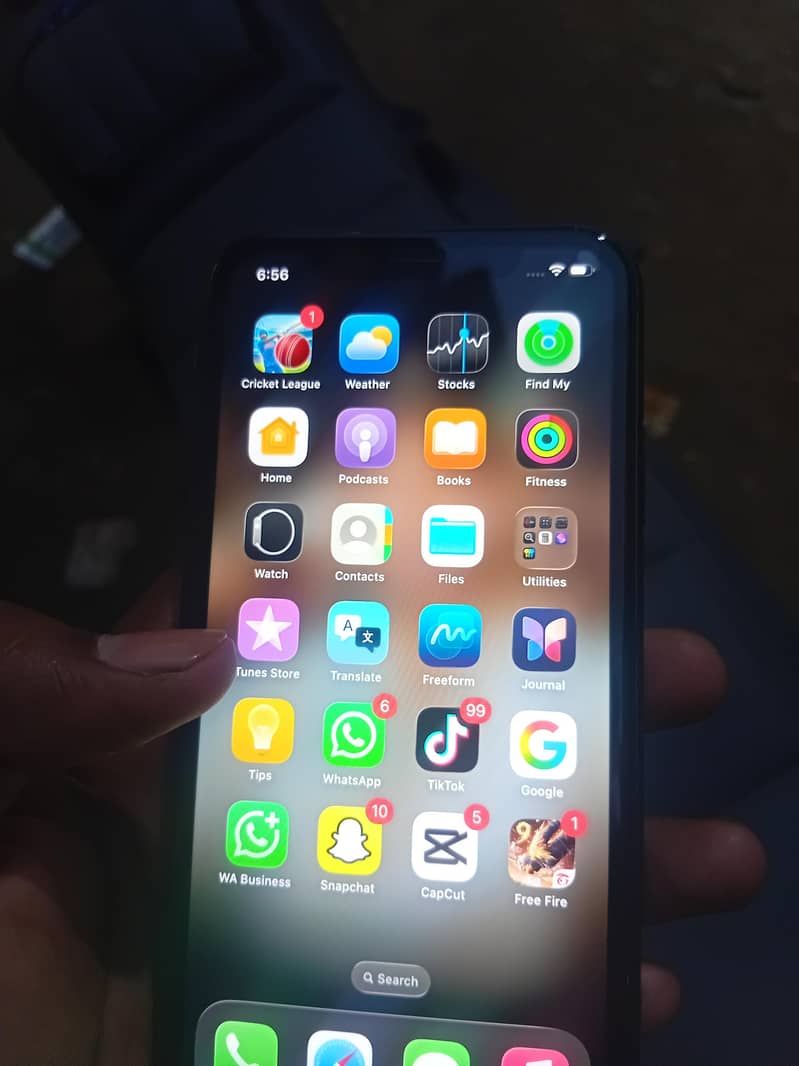 Apple iPhone 11 4