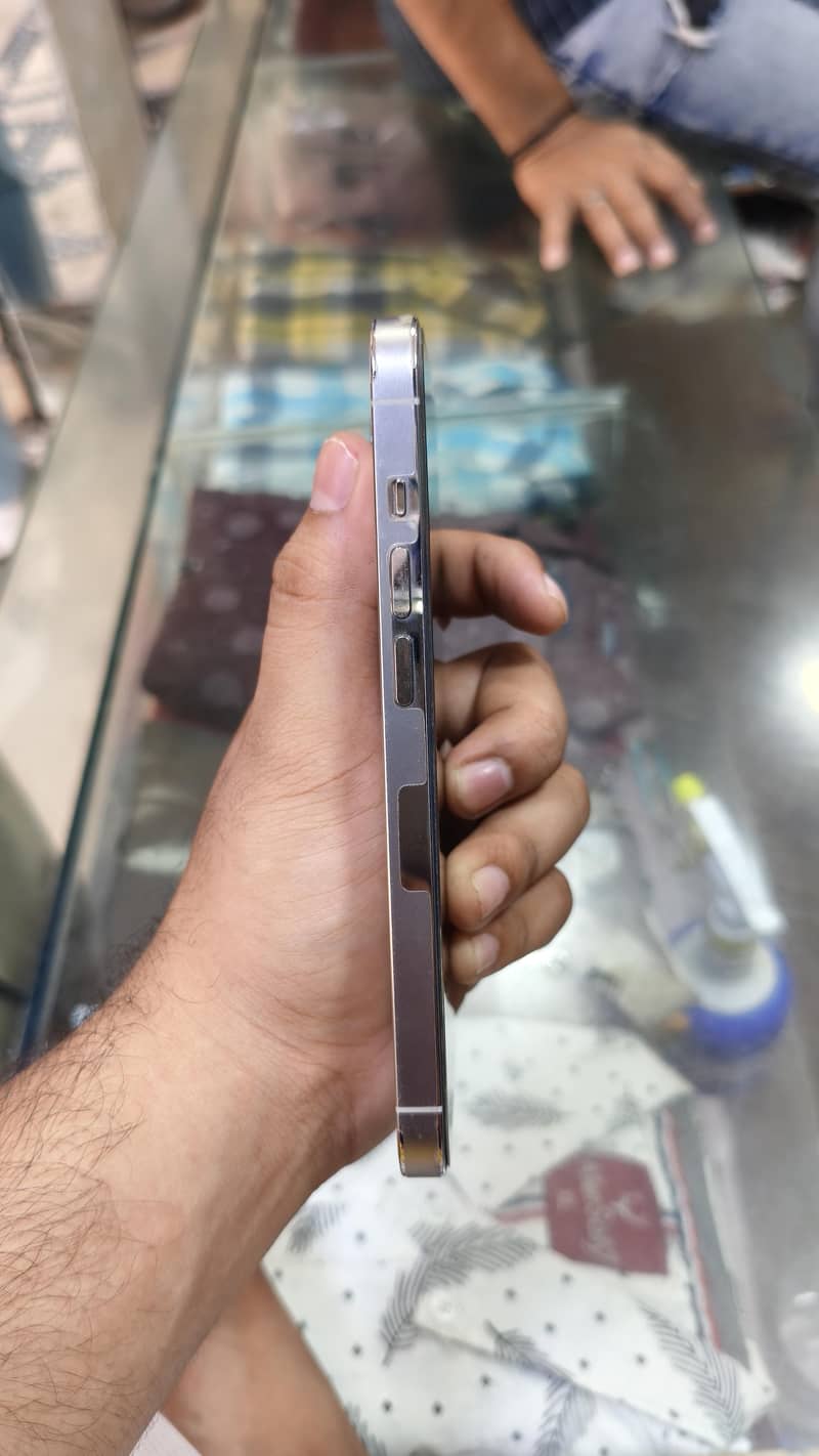 Apple iPhone 14 Pro 1