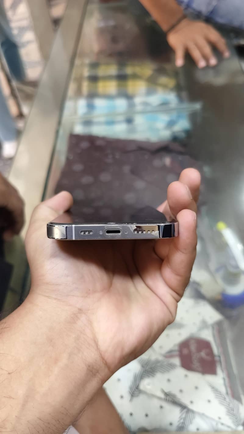 Apple iPhone 14 Pro 2