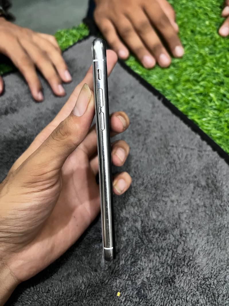 Apple iPhone X 2