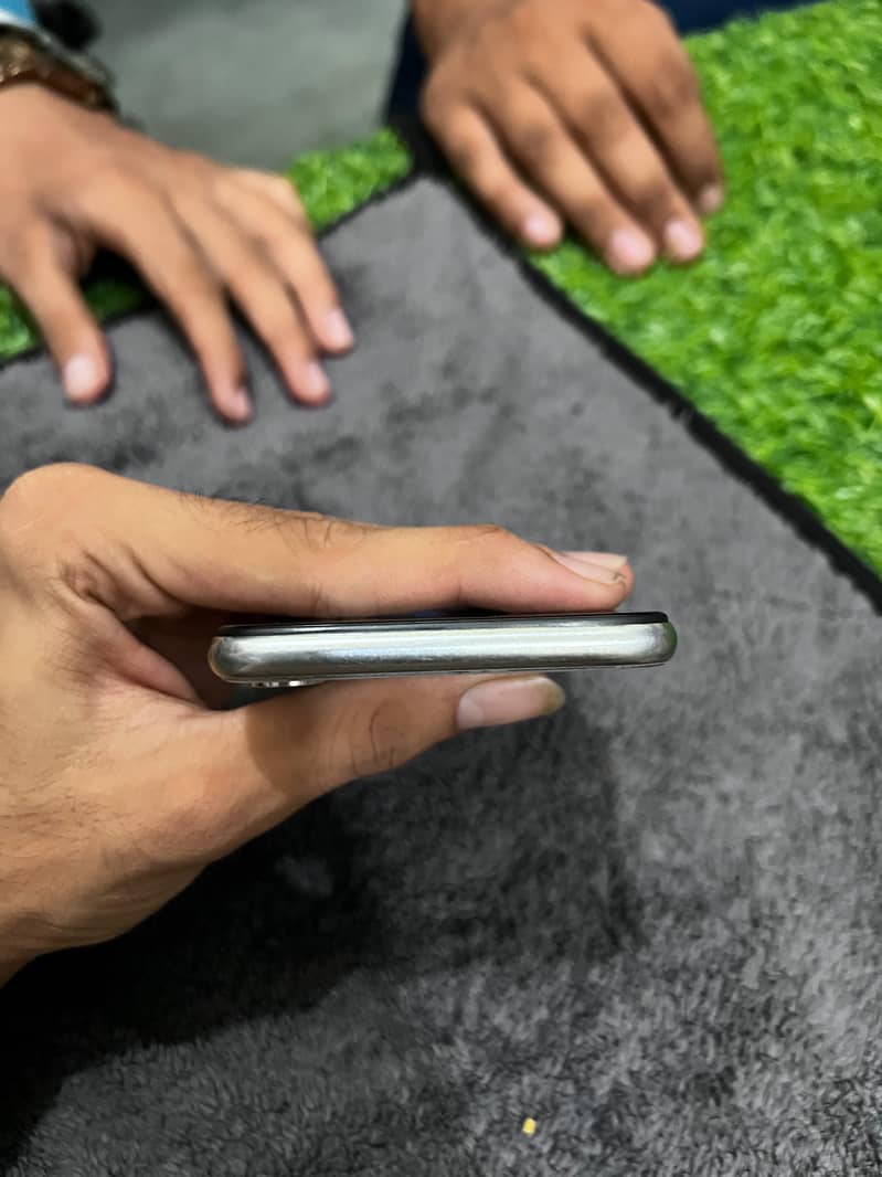 Apple iPhone X 4