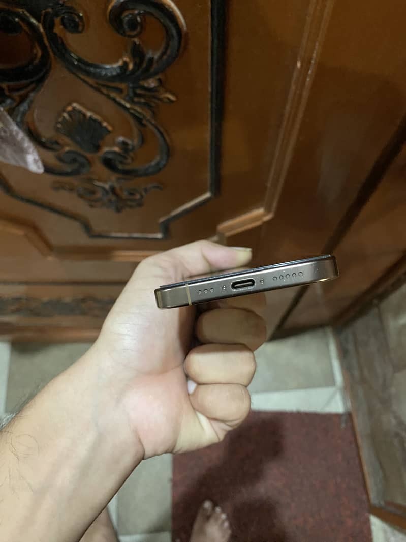 Apple iPhone 16 Pro 2