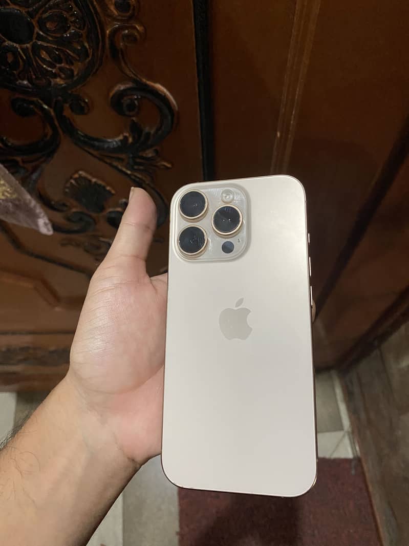 Apple iPhone 16 Pro 3
