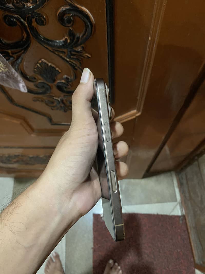 Apple iPhone 16 Pro 4