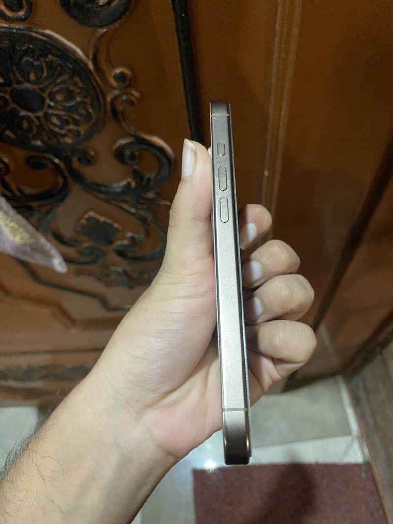 Apple iPhone 16 Pro 5