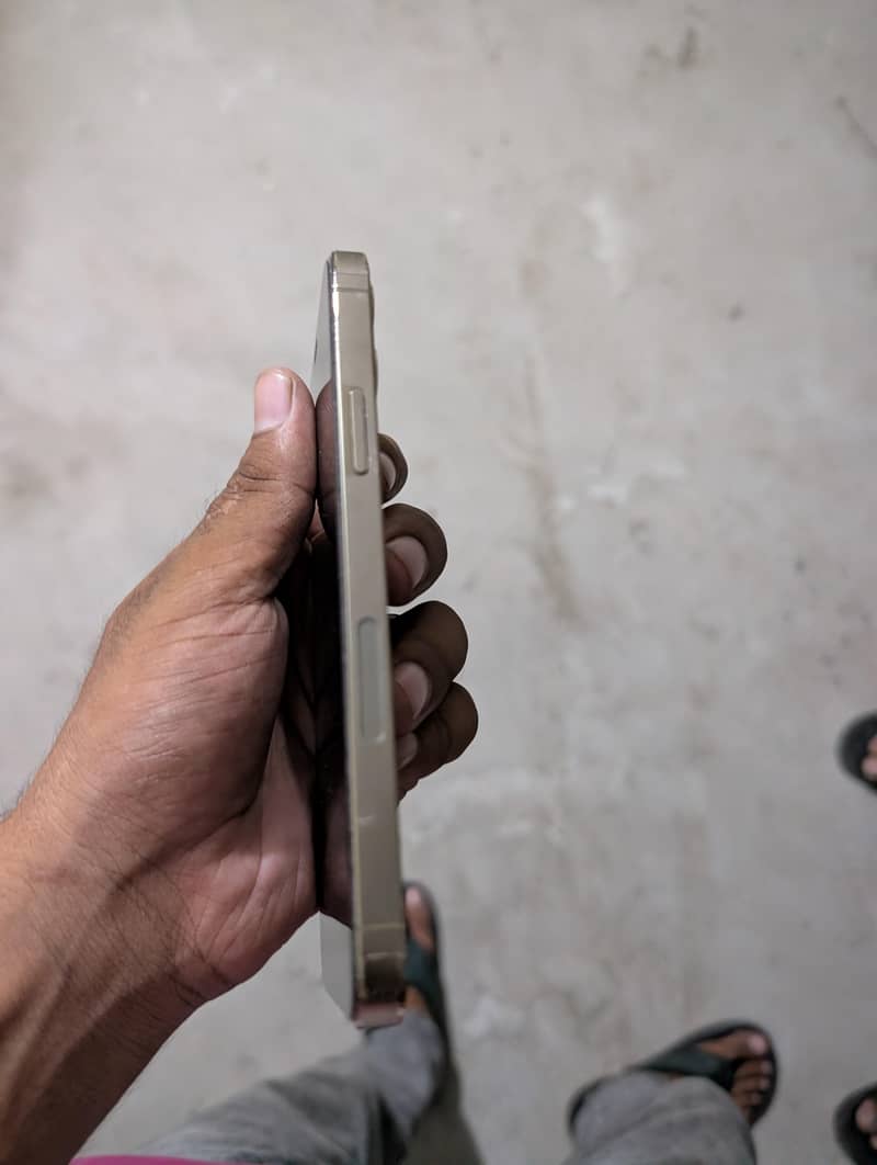 Apple iPhone 12 Pro 4