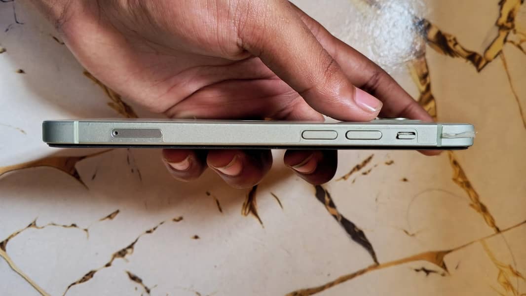 Apple iPhone 12 4