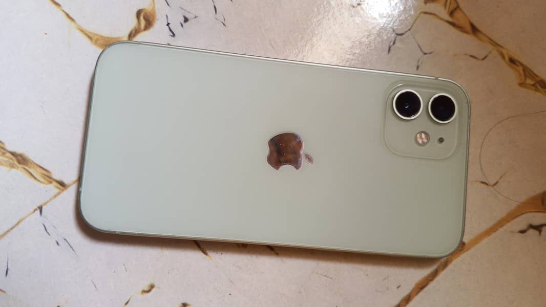 Apple iPhone 12 6