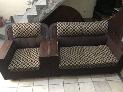 3 piece sofa set urgent for sale only 1 year use