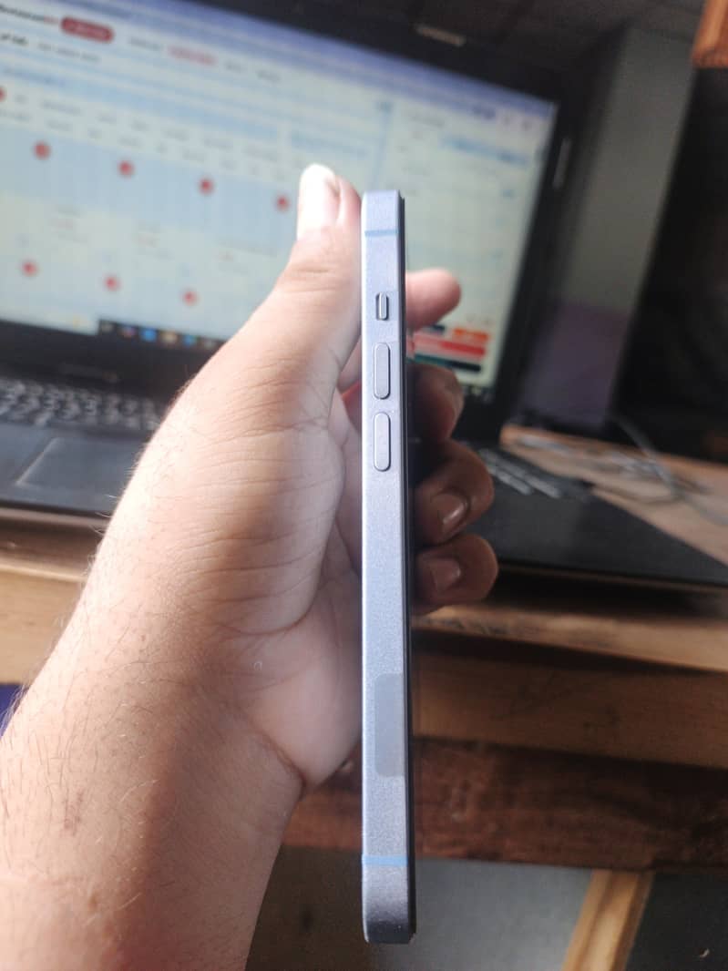Apple iPhone 14 4