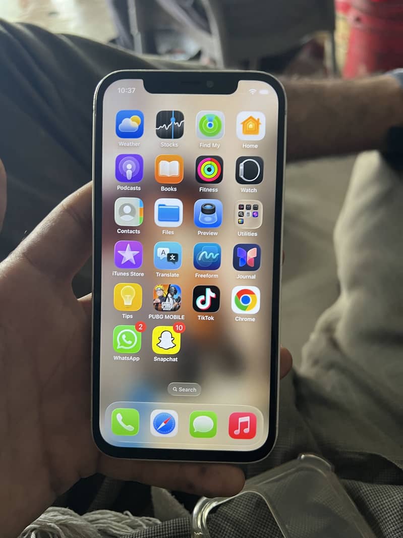 Apple iPhone 12 4