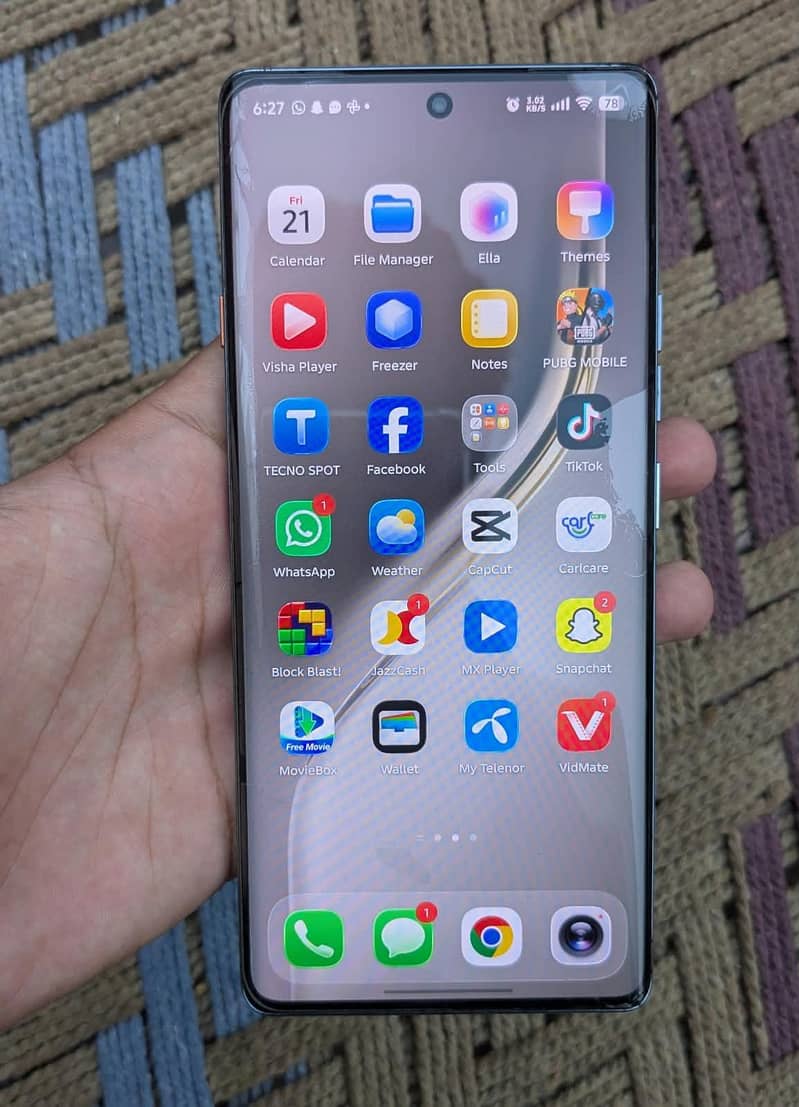 Tecno CAMON 40 Pro 1