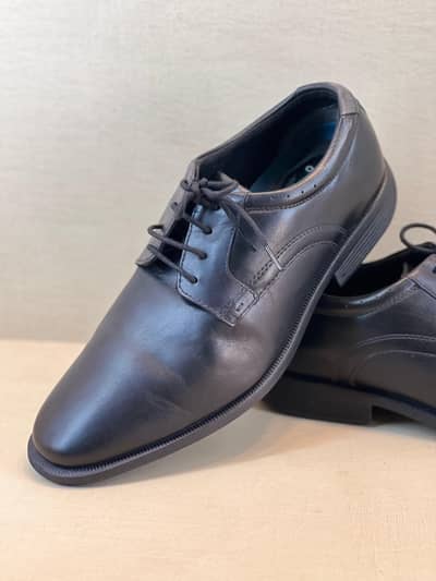 men wear size 10 Excellent condition