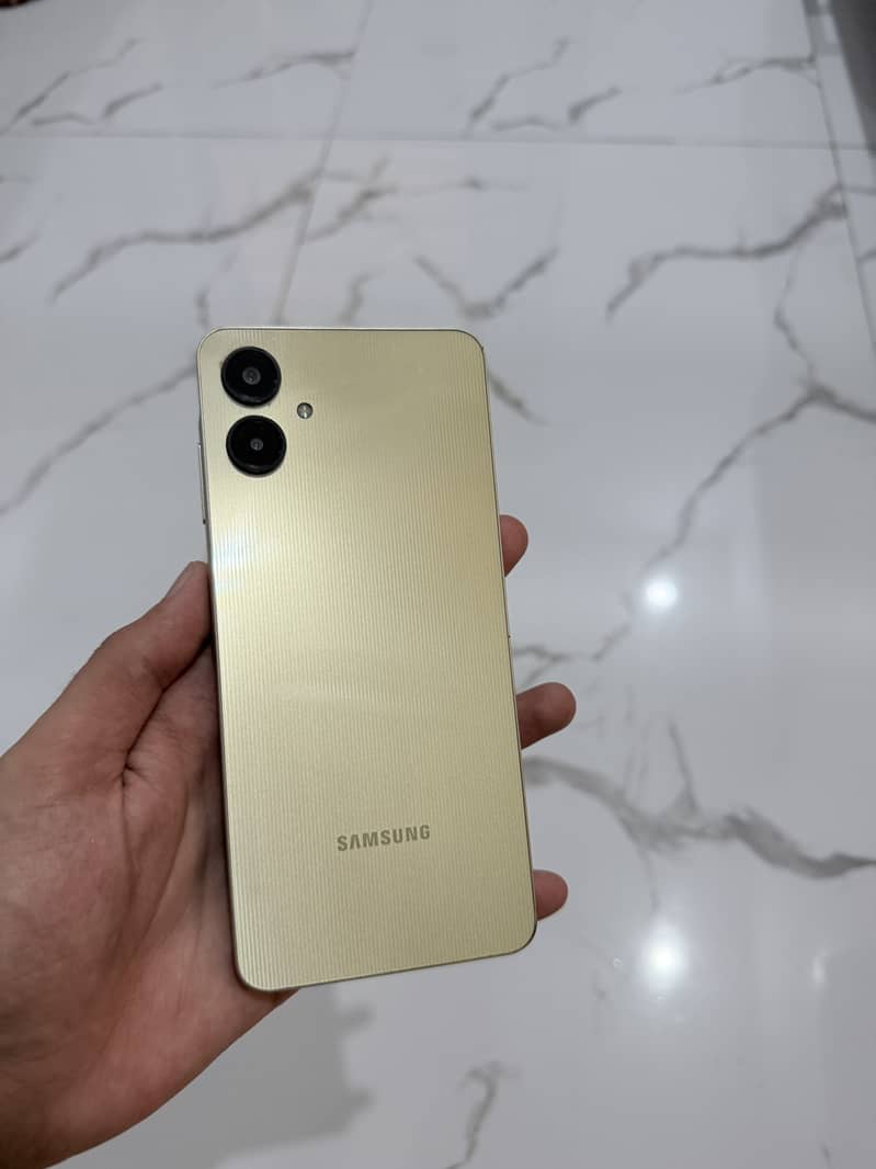 Samsung a06 4
