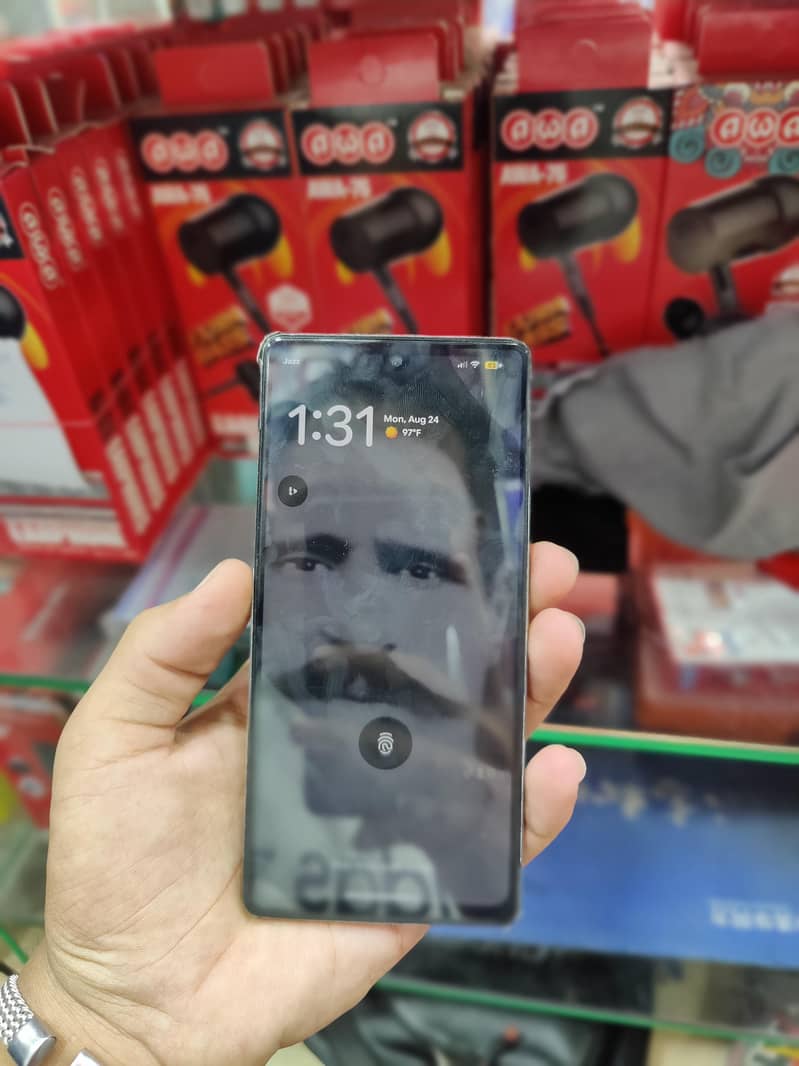 pixel 6A 4