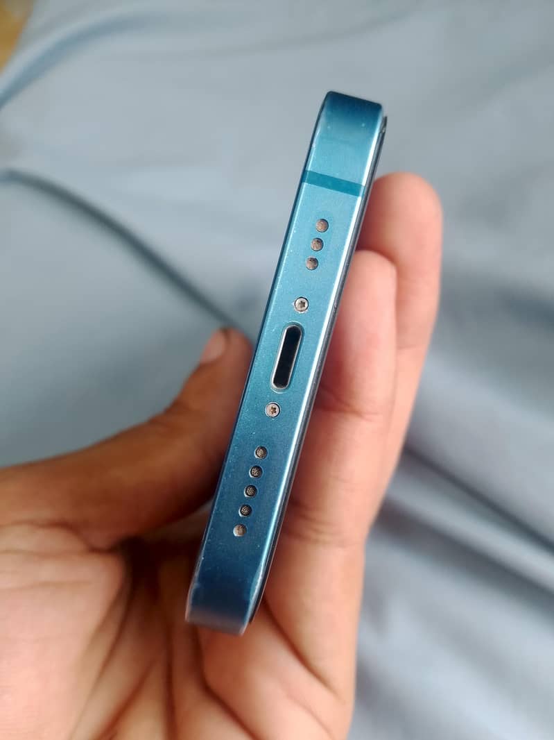 Apple iPhone 13 2