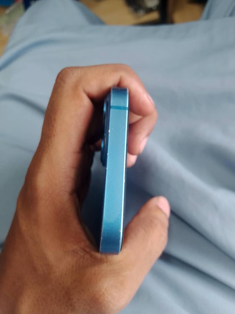Apple iPhone 13 4