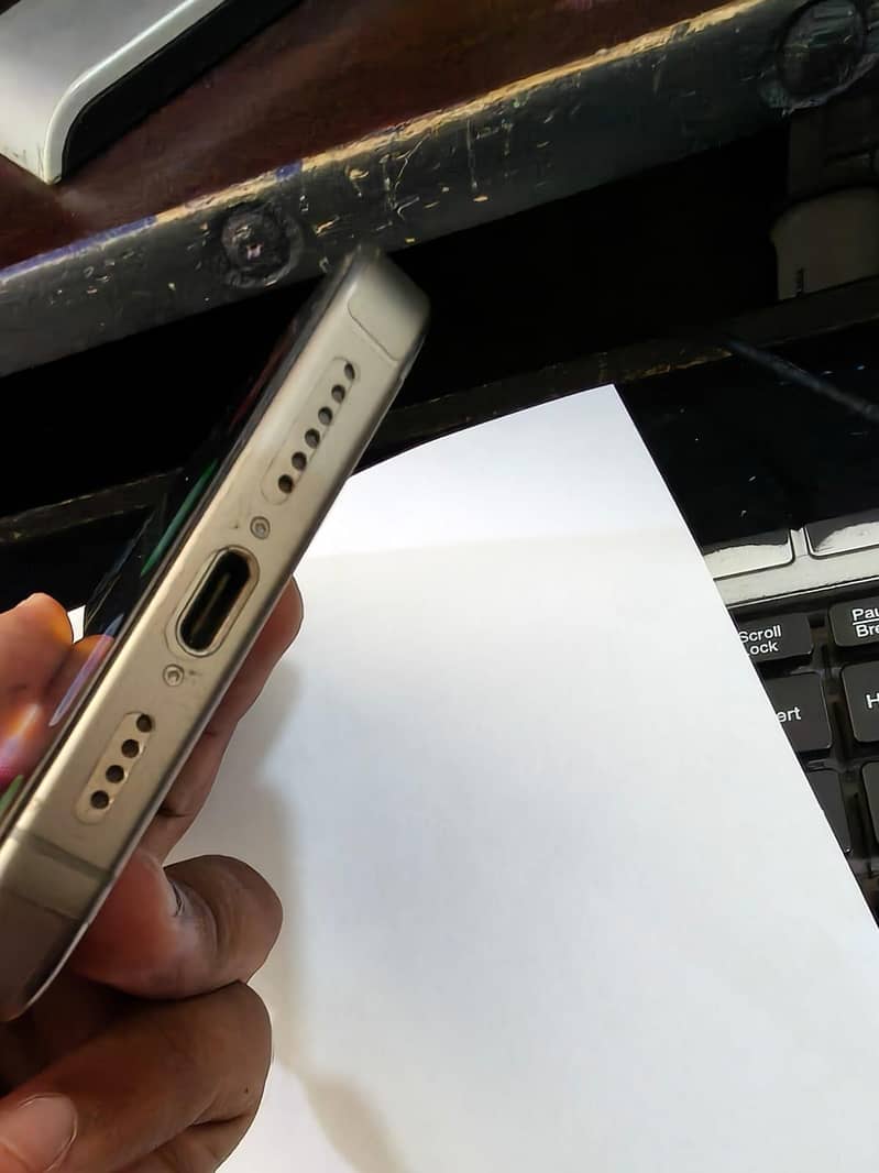 Apple iPhone 15 Pro Max 2