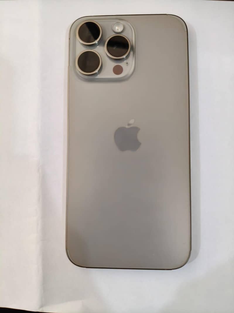 Apple iPhone 15 Pro Max 3