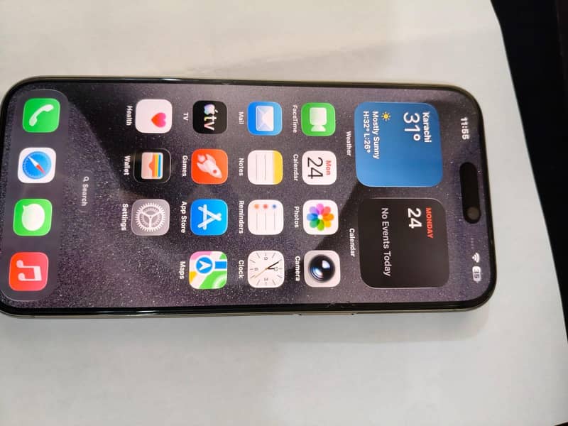 Apple iPhone 15 Pro Max 4