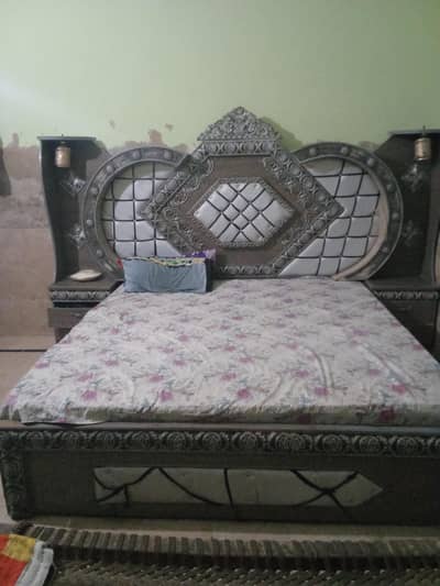 furniture bed and 3 door Almari