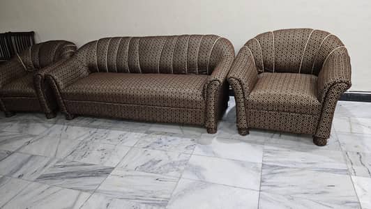 5 seater sofa set in Excellent Condition