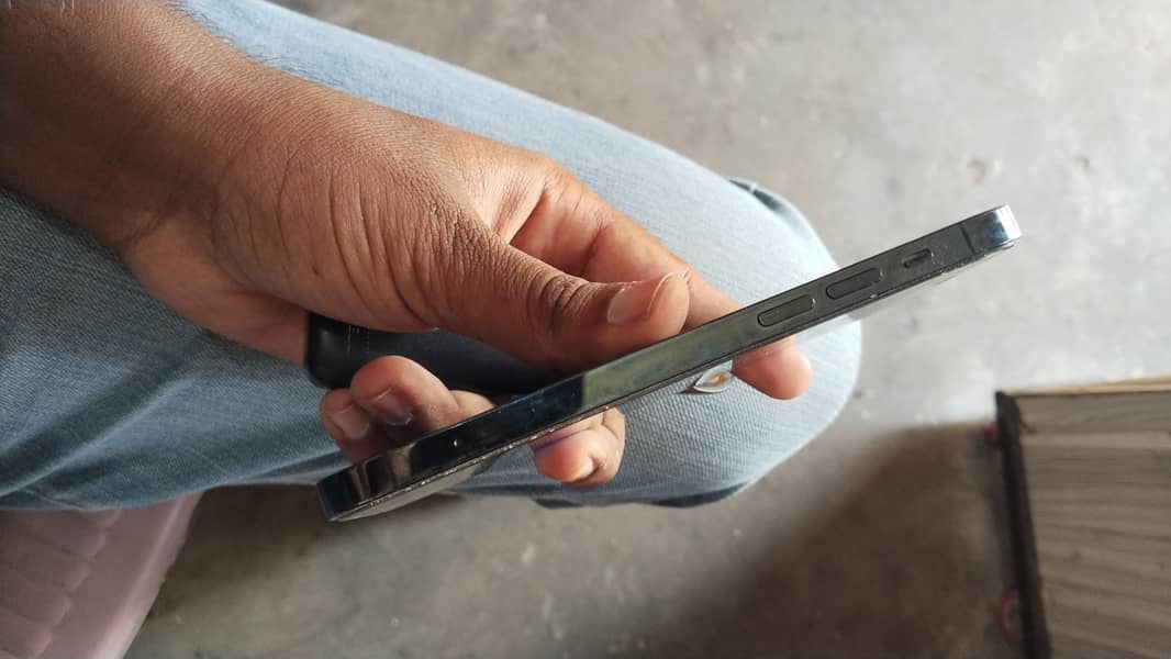 Apple iPhone 12 Pro 1