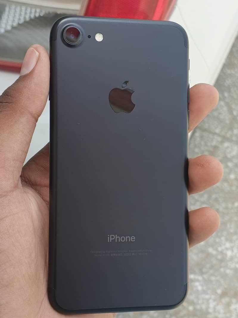Apple iPhone 7 0
