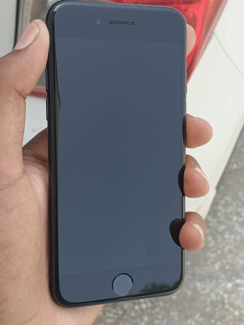 Apple iPhone 7 2