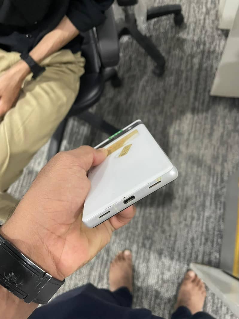 Google Pixel 7a 5