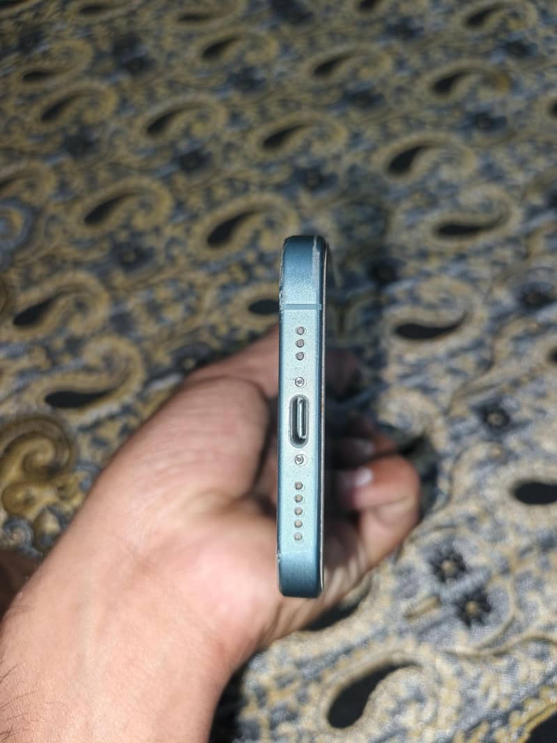 Apple iPhone 16 Pro 2