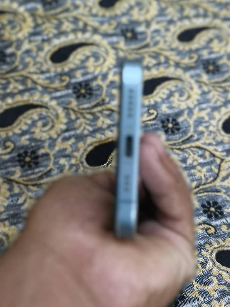 Apple iPhone 16 Pro 3