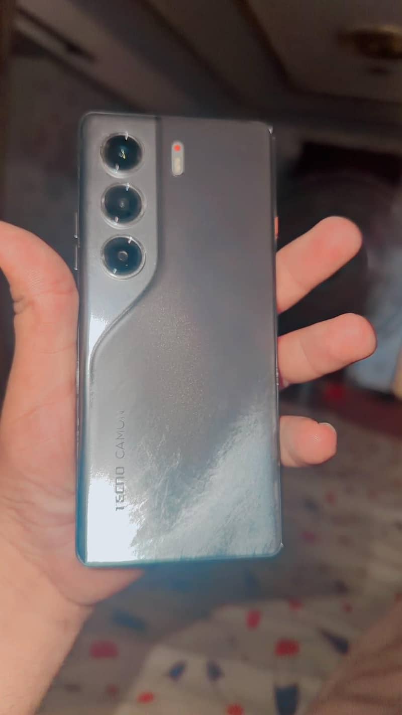 Tecno CAMON 40 Pro 1