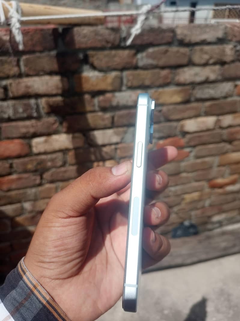 Apple iPhone 15 2