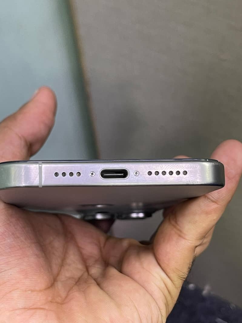 Apple iPhone 15 Pro Max 1