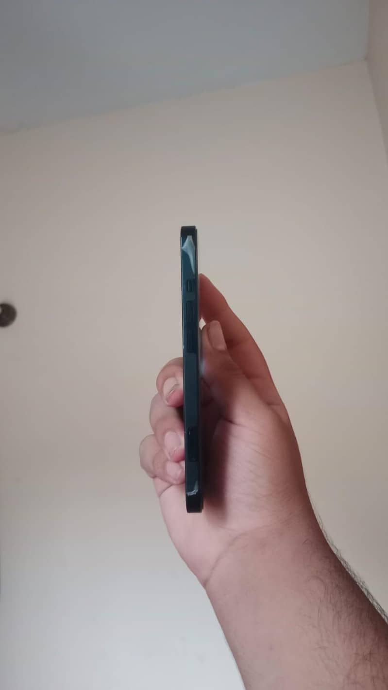 Apple iPhone 13 2