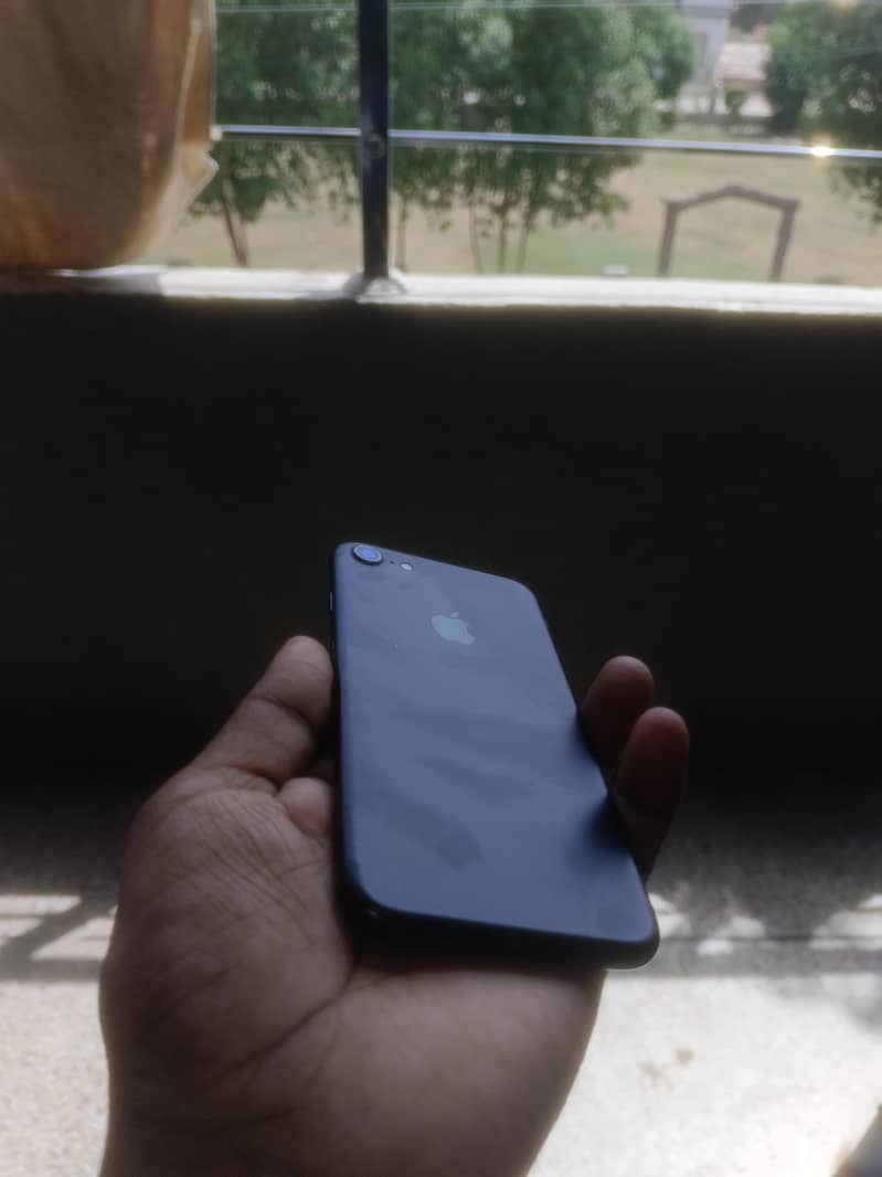 Apple iPhone 7 2