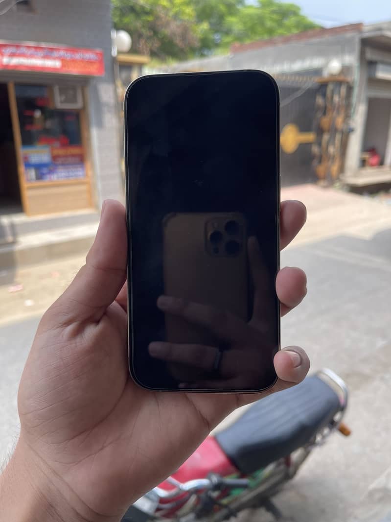 Apple iPhone 14 Pro 1